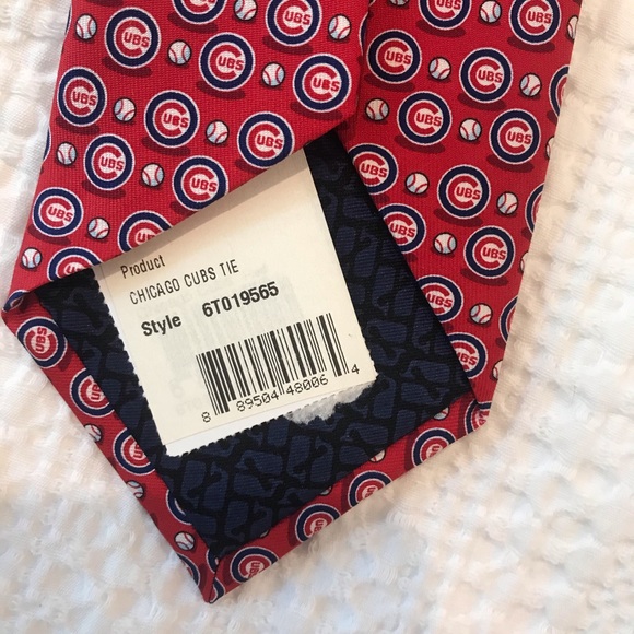 NWT Vineyard Vines Chicago Cubs Red Neck Tie - Picture 7 of 8